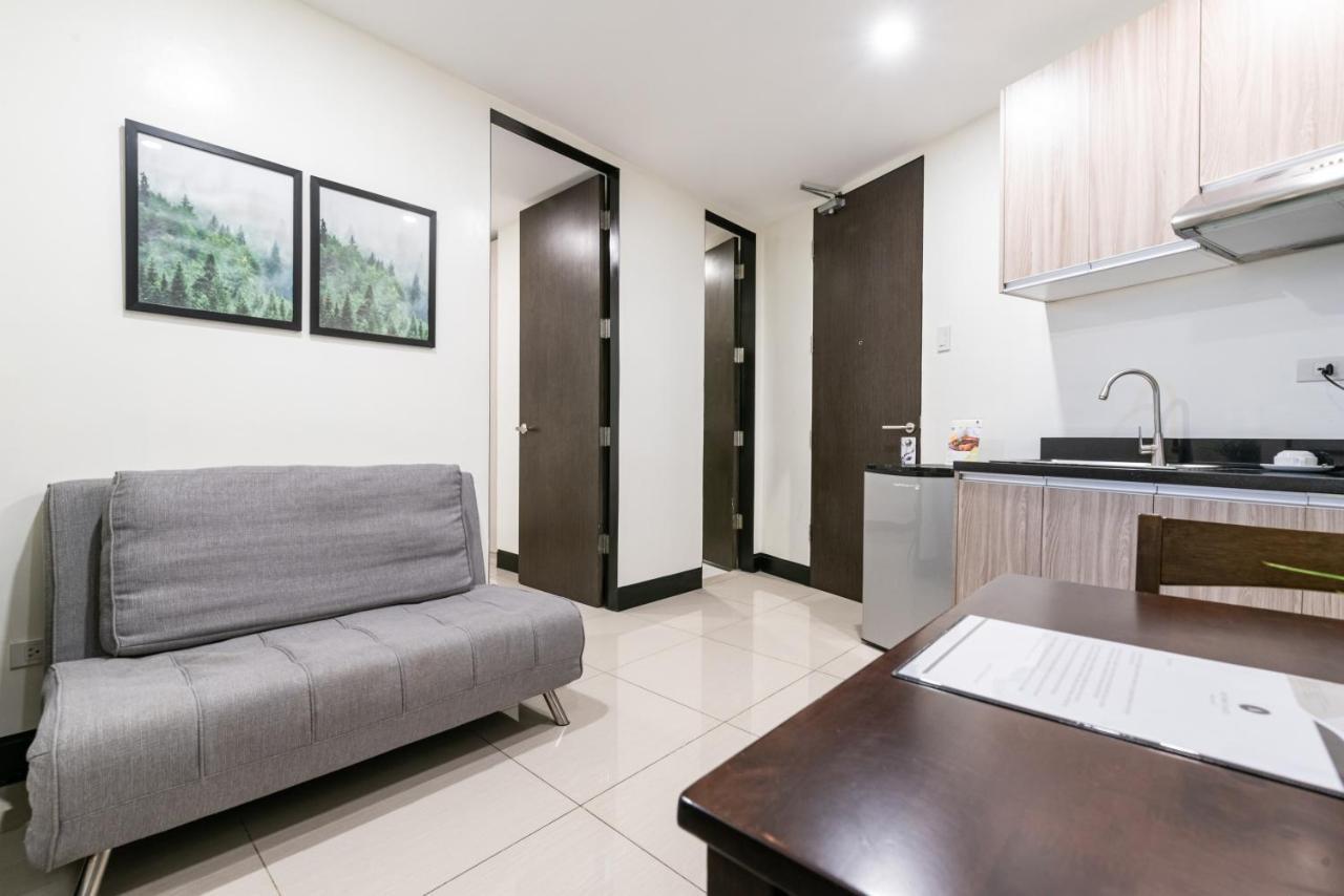 Artemis Place Makati Hotel 3*
