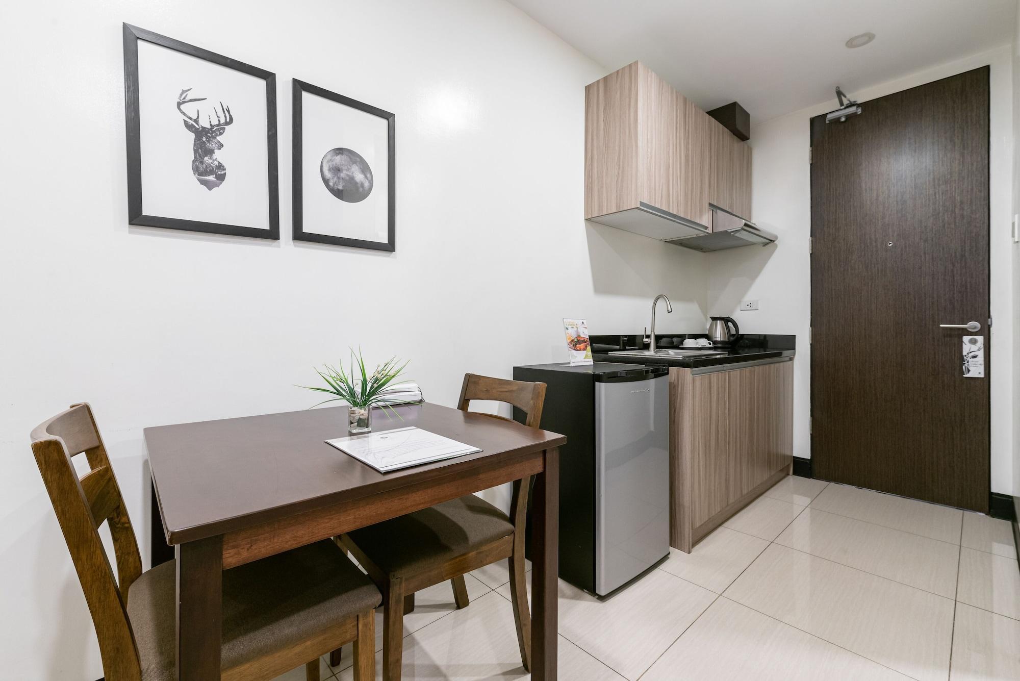 Artemis Place Makati Hotel 3*
