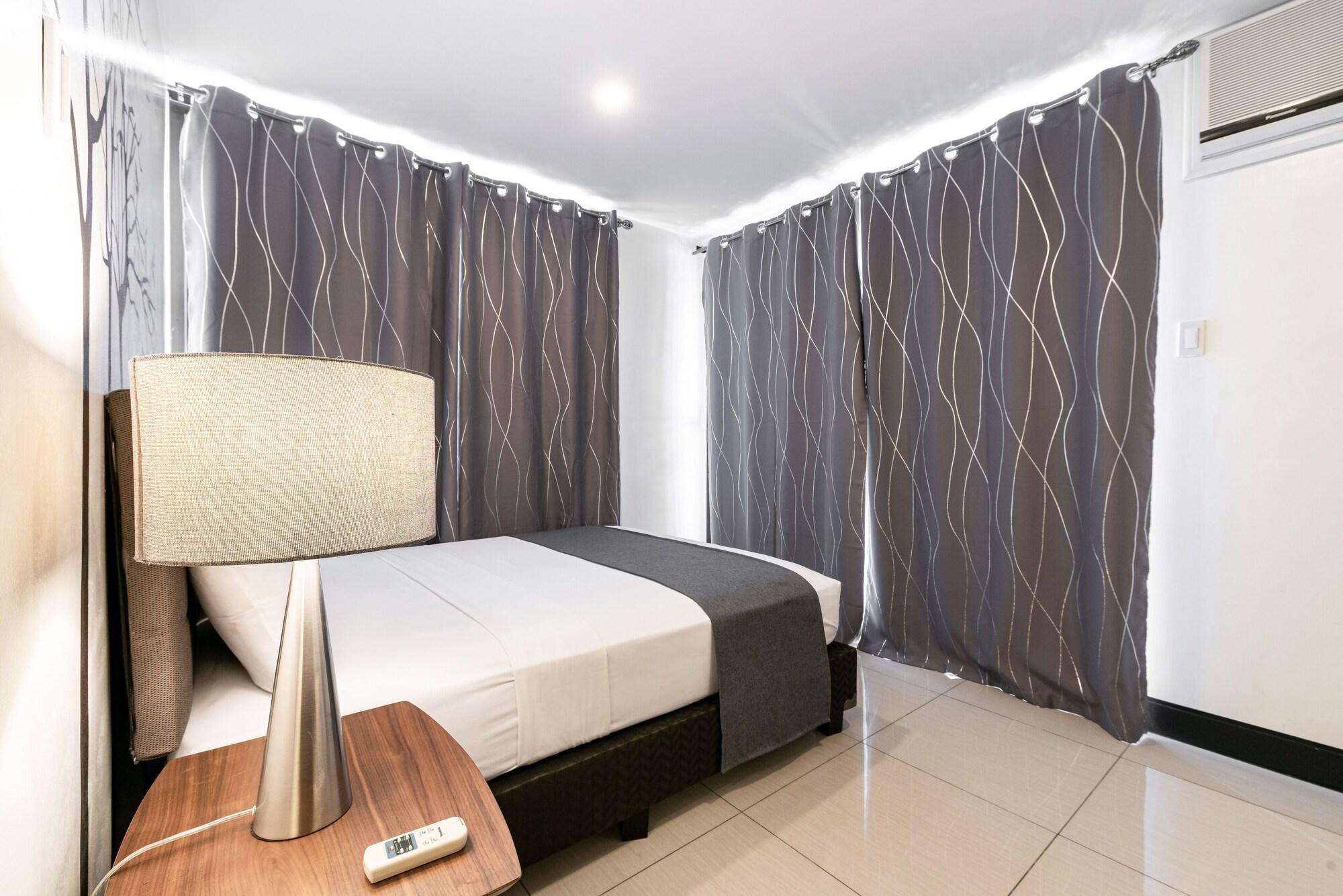 Artemis Place Makati Hotel 3*